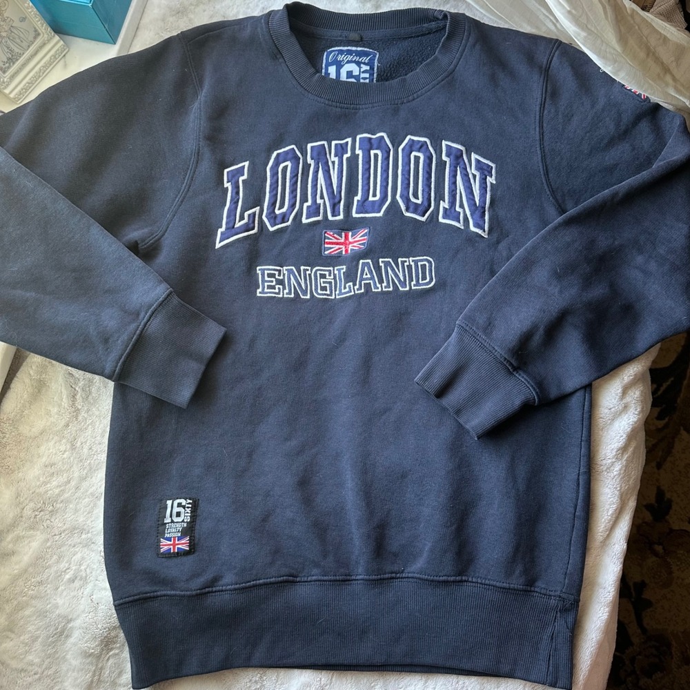 16Sixty London England Lettering Union Jack Graphic Pullover Cozy